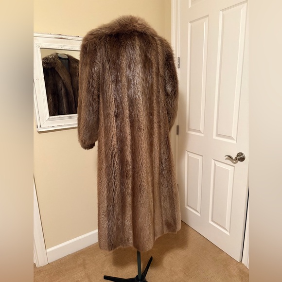 Full Length Beaver Fur Coat, Women’s Medium EUC - Picture 2 of 13